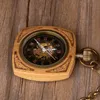 Pocket Watches Fashion Wood Mechanical Watch Square Unik design Vintage Charm Halsband Kedja Hand Vind Fob Men Womenpocket