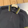 Polos masculinos verão 2022 camisa de manga de lapela masculina com tecido de malha de malha de malha de cor de cor de cor fria de camiseta casual respirável