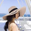 Breda randen hattar överdimensionerade solhatt resekryssning stor UV -skydd strand halm kvinnors sommar brev tryck floppy vikbar hatwide wend22
