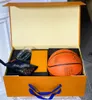 Ilivi Monogram BA Basketball Co Signerade samarbetsmodeller Boll Högkvalitativ slutstorlek 7 Heminredning Sport Thandduk Luftnål Sy Match Training Outdoor Indoor Gift