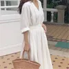 Robes pour femmes printemps été coton et lin élégantes robes longues blanches plissées col en V robe chemise à lacets