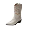 Western Cowboy Boots Femmes Automne et hiver Nouveau talon britannique Poigné Martin Broidered Mid Tube Knight 220726