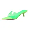 Terlik bayanlar ince topuk sandalet yüksek sivri moda pvc üst kedi giymek için büyük kadın ayakkabıları flip floplar 220606