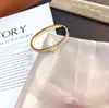 Europa Ameryka Styl mody Bracelets Kobiety Boletka Projektant Letter Jewelry Crystal 18K Gold Splated Stael Wedding Miłośnicy 2742