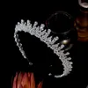 Luksusowa korona ślubna wydłużona Tiara Cubic Cyrkonia Inkrustowana opaska Elegancka nakrycia głowy Prom Do Włosów Biżuteria ślubna AA220323