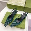 As sandálias GG slingback femininas pump Aria slingback são apresentadas em malha preta com motivo de cristais brilhantes Fecho de fivela nas costas para mulheres Tamanho 34-40