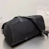 Mode Duffle Bag Hochwertige Herren Triple Black Nylon Reisetaschen Herren Griff Gepäck Gentleman Business Tote mit Schultergurt AAAAA+