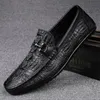 Moda modello coccodrillo scarpe mocassini di qualità di lusso uomo slip-on in pelle ufficio stile britannico scarpe da guida piatte mocassini Da043