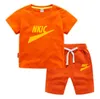 Completi per bambini Set di tute da ragazzo per bambini T-shirt solide a maniche corte Pantaloni 2 pezzi Tuta sportiva 2022 Abbigliamento casual per neonate di moda