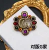 Designer Letters Broche Mode Beroemde Brief Broches Ruby Crystal Parel Luxe Koppels Individualiteit Strass Pak Pin Jewelry243I