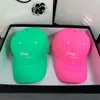 Casquettes de baseball Casquettes de baseball Casquette de créateur Candy Fluorescent Coton Baseball Couple Mode Lettre Street Shooting Cap273J