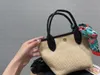 Ocio Compras la bolsa de asas para mujer Moda Tejido manual Tejidos de paja mini Vacaciones Bolsas de playa Luz salvaje Venta al por mayor Bolsos de diseñador reutilizables 16 cm L1614