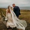 Strandhochzeitskleid mit V-Ausschnitt, Champagnerfutter, Spitzenrobe mit langen Ärmeln, Illusion, Boho-Elopement-Meerjungfrau-Brautkleid