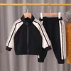 Set di abbigliamento per ragazze per bambini Autumn primavera 0-5 anni di moda 2 pezzi Obiti per bambini Cappotto da cartone animato+pantaloni bambino ragazzo 90