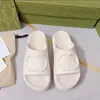 Sandali da donna di lusso con fondo piatto e spesso Designer Slide Pantofole da uomo Infradito Colori caramella retrò Pantofole da spiaggia Scivoli in gomma TPU