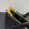 完璧なハードウェアの詳細を備えたハイエンドのクラシックイブニングバッグ