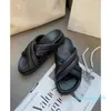 2022 Pantofole vendita Sandali ragazza Donne designer Ripristino di modi antichi Superficie in pelle di pecora Suole spesse leggere per evitare scivolosità