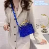 Vente en gros usine dames sacs à bandoulière en cuir été transparent acrylique chaîne sac personnalisé en relief boîte dure sac à main en métal sculpté téléphone mobile porte-monnaie