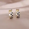 후프 Huggie Korea Design Fashion Jewelry 럭셔리 흑백 지르콘 바둑판 달기 귀걸이 반짝이는 여자 웨딩 파티 귀걸이.