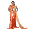 2022 Neueste One Shoulder Orange Brautjungfernkleider Meerjungfrau Überrock Trauzeugin Kleid Tüll Zug Hochzeit Invitada Roben