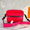 Bolsos de cuero para hombre Bolsos de mensajero al aire libre Bolso de hombro de lujo Bolso de diseñador Tote Bolsas de cámara para hombre Colores brillantes deporte 25 cm bolso 17212