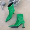 2022 Mujeres de lujo de invierno Botas de tobillo de charol Western Punta puntiaguda Tacones altos verdes Bota corta Diseñador Partido Zapatos de moda Y220706