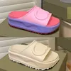 2022 Luxury slipper Embossed Interlock Platform rubber slide sandals beach designer slippers women shoes flat flops sandal black ivory pink purple rubber slides