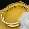 Brazalete para mujer Diseñador Pulsera abierta Hombres Brazalete de oro Pulseras circulares Pulseras de joyería Letra F Mujeres Pulsera retro para hombre 2206172D