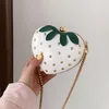 Bolsas de noite fofas em forma de coração de morango bolsa feminina bolsa de mão moda feminina bolsas de corrente e bolsas femininas rebite mini festa bolsa tiracolo mesmo