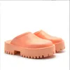 2022 primavera outono novos chinelos de dedo redondo de sola plana grossa feminino sandálias preguiçosas sólidas férias lazer plataforma sapatos de praia slides