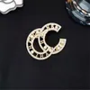 2022 Pearl brooch advanced design hollow-out letter clothing accessories retro temperament brooch pin