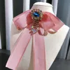 Koreaanse handgemaakte doek kunst strikje broches voor vrouwen kleur crystal strass kwast kraag speldjes shirt sieraden accessoires geschenken