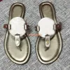 Luksusowe sandały designerskie dla kobiet marki damskie marki sandałowe guma guma niskie obcasy puste platformy Flip Flip Flop Summer Slajd Kaptaki swobodne buty