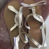Sandaler Kvinnor Flats 2022 Summer Snake Ankle Strap Bling Gold Beach Flat Shoes Storlek 35-433867061