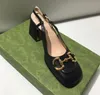 Fivela do título do cavalo mostra um salto simples e espesso com calcanhar retro alto retro, pequeno dedo da boca quadrada de dedão rasa Mary Jane Shoes