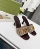 여성 여름 슬리퍼 샌드 칼 벤치 벤치 신발 세련된 편안한 진정 상태 가죽 인쇄 얇은 발 뒤꿈치 내마모성 단순성 비 슬립 다목적 샌들 G70217