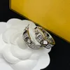 Luxury Circle Pendant Studs Women Diamond Shinning örhängen 2 färger Personlighetsdesigner örhänge Trendiga studsmycken274q