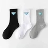 Chaussettes pour hommes Chaussettes de créateurs Luxe Classique Lettre Triangle Mode Fer Standard Pur Coton Tube Haut 3 Paires Weed Elite C6CT