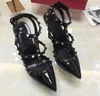 A114 Patent Leather Women 2022 스터드 샌들 포인트 발가락 두 발목 버클 숙녀 섹시 리벳 하이힐 네온 공동