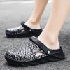 Sandalias Verano y zapatillas Baotou zapatos transpirables de gran tamaño para hombres agujeros de playa de hombres shoessandals