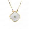 Klassiskt modehängande halsband för kvinnor Elegant cz fyrklöver medaljong diamanthalsband Högkvalitativa Choker-kedjor Designersmycken med ask