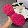 2020 Męskie Damskie Rhyton Sneakers Top Calfskin Sneakers Pink Beżowy Odbijający Tkaniny Sznurowate Trenerzy Platformy Buty z pudełkiem EU35-45 NO51