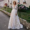 Sexy Plus Size A-Line Abito da sposa Beach Profondo scollo a V Manica lunga Pizzo Sweep Train Aperto Indietro Abito da sposa bohémien Custom Made