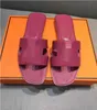 Sandaldesigner tofflor Sandales Sandalias Sandaler Famouse Designerl Läder damer Sandalen Sandalen Flat Beach Shoes med original Box Size EUR35-45