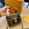 2022 مكياج الحالات أكياس الكتف نساء خلع الملابس علبة الغرور PM PM Handbag Scott Womens Luxurys Designers Bag Cosmetic Bases Presher