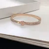 Nya fashionabla armband Kvinnor Bangle Luxury Designer Letter Armband Crystal Rose Gold Plated rostfritt stål Bröllopsälskare Gif259D