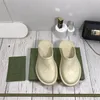 2022 Homens homens sandálias chinelos de linear de liners designer de luxo de luxo de saltos altos Sapatos planos de borracha Candy color Jelly Sapato de praia Tamanho do casamento 35-45
