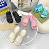 Tasarımcı Terlikler Kadın Platformu Terlik Klasikleri Kauçuk Slaytlar Düz Renk Parmak Arası Terlikler Kaymaz Sandaletler Kalın Alt Düz Ayakkabılar