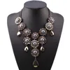 Hänge halsband fashionabla design kristall blomma halsband uttalande chunky kvinnor smycken grossist beroende