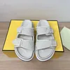 Senaste Män Dam Designer Sandaler Canvas Slides Dubbla Rem Platt Spänne Tofflor Mule Skor Läder Botten Strand Gummisulor Sommar Flip Flops Med Box NO394